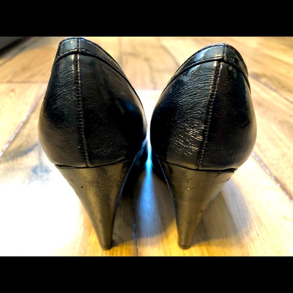 Black closed toe pump - Picture 3 of 3